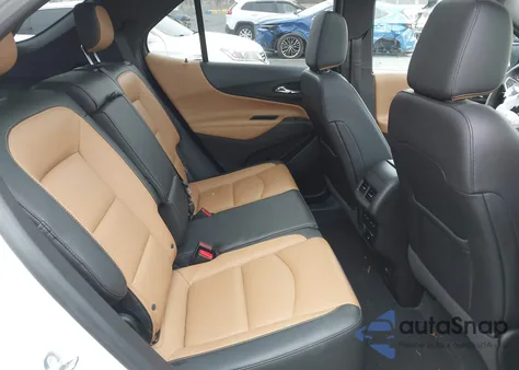 2018 Chevrolet Equinox Premier z USA, uszkodzony, nr VIN 2GNAXVEV8J6110621